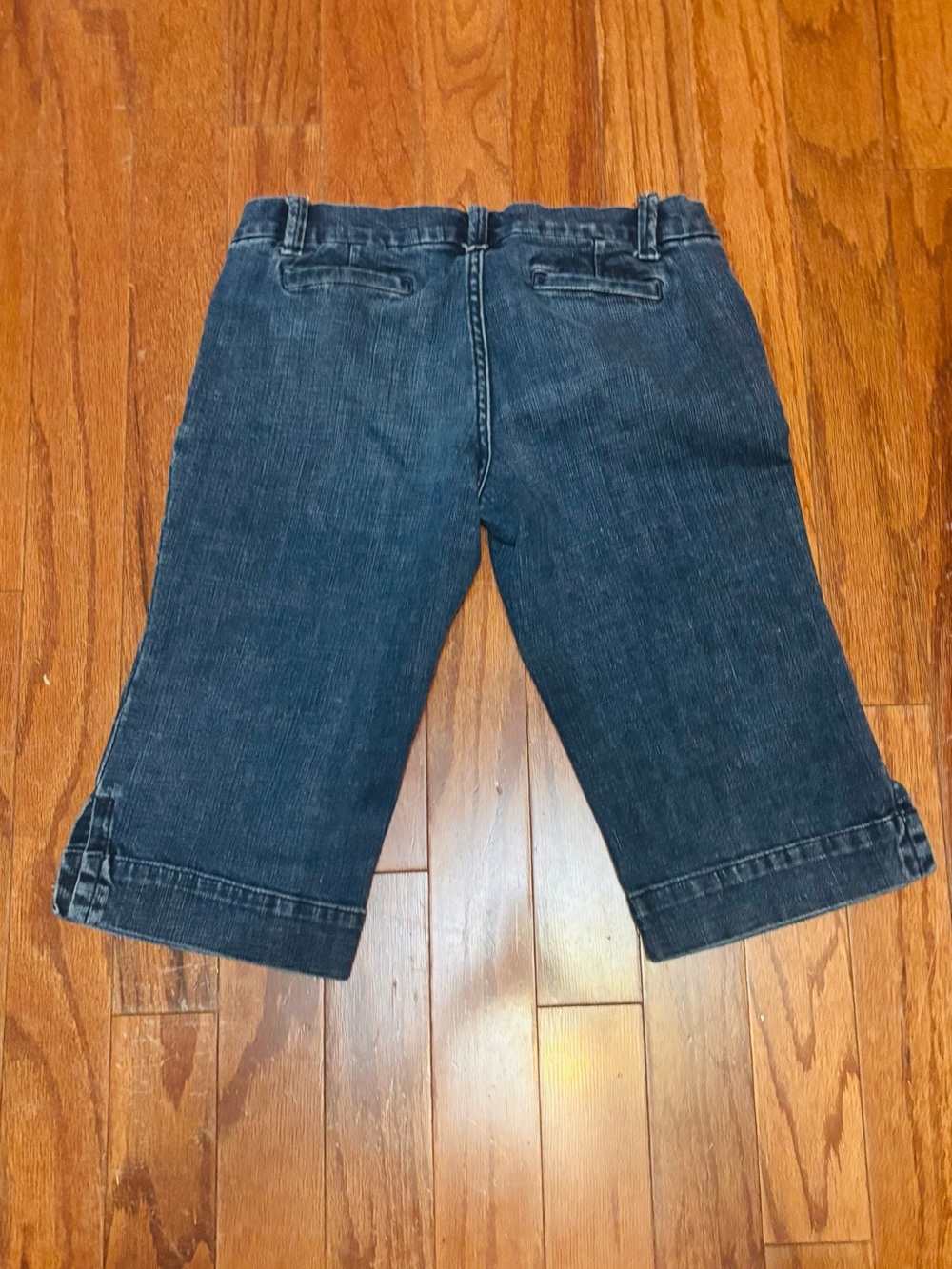 Old Navy Bermuda Denim Shorts EUC Size 4 EUC - Picture 2 of 7